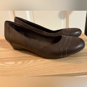 Wear-Ever FREDA Brown Women's Wedge Flats Sz 8.5